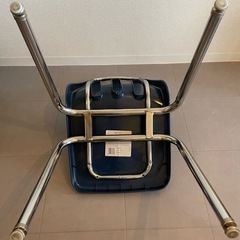 Virco スタッキングチェア　ネイビー2脚ありの画像