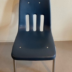 Virco スタッキングチェア　ネイビー2脚ありの画像