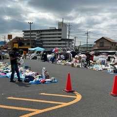 足利　フリマ　雨の為Ｓスペースのみの開催 - 足利市