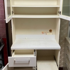 食器棚の画像