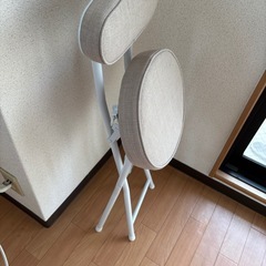 折りたたみ椅子の画像