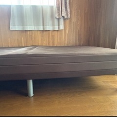 ニトリ　セミダブルベッドの画像
