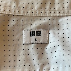 ユニクロ エクストラファインコットンブロードプリントシャツ（白・ドット）の画像