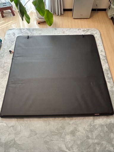 ハイラックス 　三つ折り RUGGED LINERソフトトノカバ ー荷台　美品（現地渡し限定）