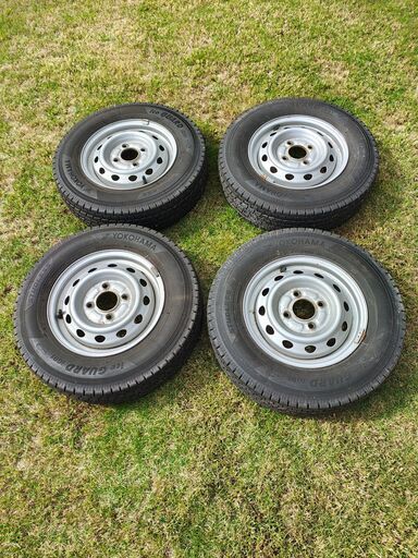 軽トラック用スタッドレスタイヤ4セット（ナット付属しません）