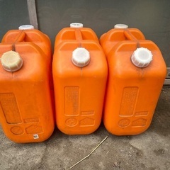 18リットル灯油缶を3缶の画像