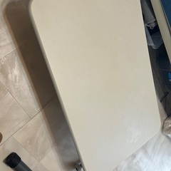 昇降式折りたたみテーブルの画像
