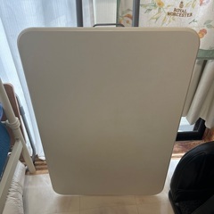 昇降式折りたたみテーブルの画像