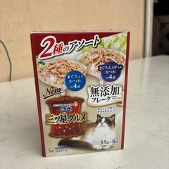 猫のお食事、給水器、おむつセットの画像