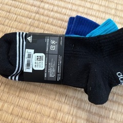 新品　adidas靴下　23-25センチ　3足の画像