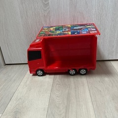 トミカ運ぶよ！トラック トミカ 赤いトラック型収納ケースの画像