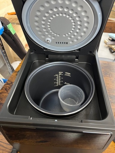 【極美品】ニトリスクエア炊飯器 4合 & バルミューダ 電気ケトル　マットブラック家電セット