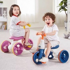 三輪車 紫と白のキッズバイク。の画像