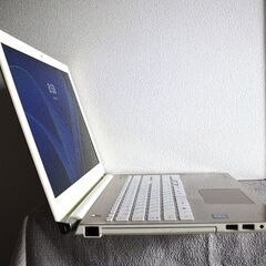 美品!!TOSHIBA定番Corei5最新Windows11メモリ4GB高速SSD240GBWifi接続可能カメラ内蔵の画像
