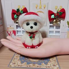 サンタ帽子被った可愛いマルチーズ　ケーキ付き　羊毛フェルトの画像