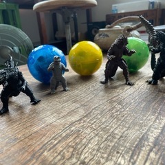 4 bandai ゴジラ ガシャポンの画像