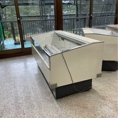 冷蔵のオープンショーケースの画像