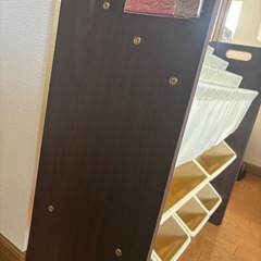 本・おもちゃ収納棚の画像