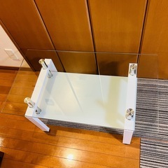ローテーブル 白ガラスの画像