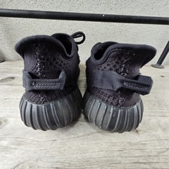YEEZY BOOST 350 V2 "ONYX"の画像