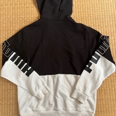 PUMA パーカー　150センチの画像