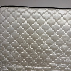 新品のマットレスの画像