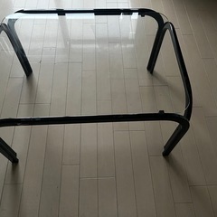 ガラステーブルの画像
