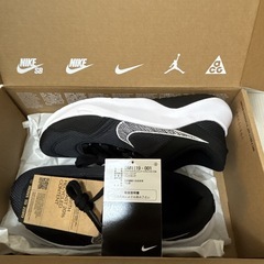 NIKE レジェンド エッセンシャル 3 ネクスト ネイチャー　ウィメンズ　ナイキ　の画像