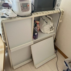白い木製収納棚（無料・自宅引き取り）の画像