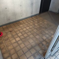 【自由が丘駅】【月約4万円】【週4日×1時間+週2日×2時間】時間指定なしのマンション清掃/未経験者可～日払い可 (自由が丘1/2)の画像
