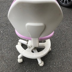 子供用　勉強椅子　小学生　子供　学習チェア　回転　勉強机　キャスター付き　足置き　ピンクの画像