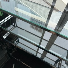 特注ガラス棚の画像