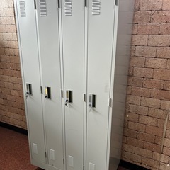 4人用スチールロッカーの画像