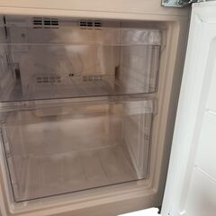 ★2022年製★極上超美品 中古★NITORI/ニトリ 140L 耐熱性天板★大容量冷凍室★霜取り不要！ファン式2ドア冷蔵庫【NTR-140WH】の画像