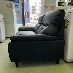 【リサイクルショップ ピカソ 小松原】🛋️🔥高級感MAX‼ 美品ソフトレザー調ブラック2人掛けソファ✨極上の座り心地×スタイリッシュデザイン💯★0795★の画像
