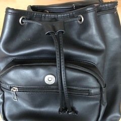 ブラックレザーリュックの画像