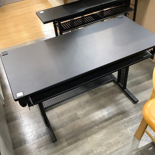 【軽トラ貸し出し無料！配送可！】Bauhutte 昇降式デスク入荷しました！