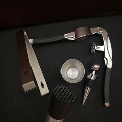カクテルシェーカー　バーアクセサリー　ボトル付きの画像