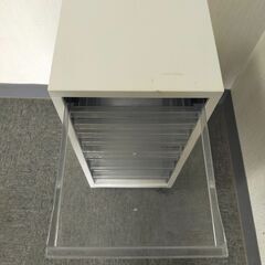 △ フロアケース トレイキャビネット キャスター付き 高さ 65cm 幅 29cm 奥行 33cm 擦れによるキズ、ヒビありの画像