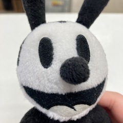 H 2510-503 ディズニー オズワルド ぬいぐるみ バッジ 東京ディズニーリゾート限定 中古の画像
