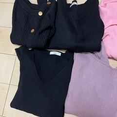 薄手ニットトップスの画像
