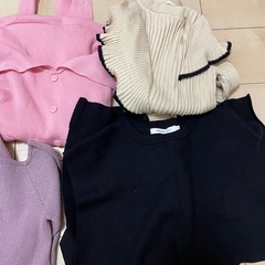 薄手ニットトップスの画像