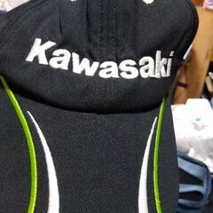 ツナギと帽子の画像