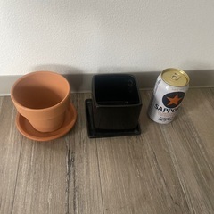 未使用の鉢2つの画像