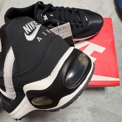 NIKE エアマックス　コマンド の画像