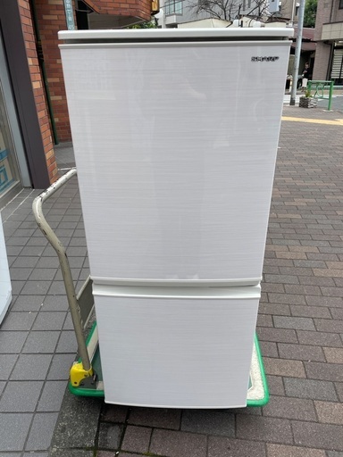 中古　SHARP 冷蔵庫(幅48.0cm) 137L つけかえどっちもドア 2ドア ホワイト系 SJ-D14F-W