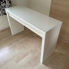 IKEAドレッサーデスクの画像