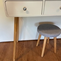 【商談中】ドレッサー　おしゃれなデザイン　円形ミラー　の画像