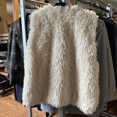 寒くなる季節に☃️おしゃれ🌷ファーベスト🧥GALサイズFもこもこファッションレディース可愛い😍白の画像