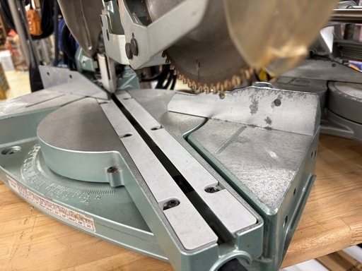 ?【電動工具】日曜大工に！日立 216mm 卓上スライド丸のこ C8FB2  ②【地域最大電動工具高価買取アールワン田川】